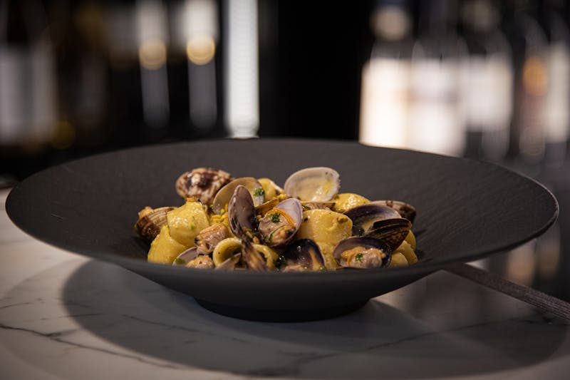 Linguine alle vongole with clams